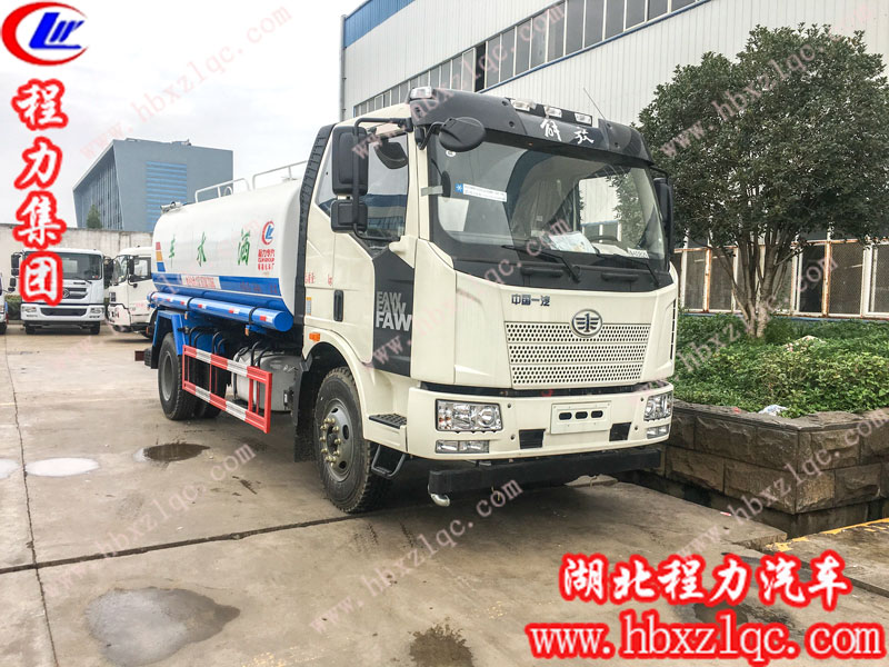 客戶在程力集團(tuán)訂購解放J6灑水車并給予高度評價(jià)
