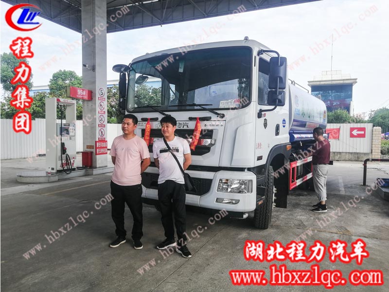2019/05/31 鄭州吳總、唐總在程力專用汽車股份有限公司自提一輛12方東風(fēng)D9噴霧車，單號26729