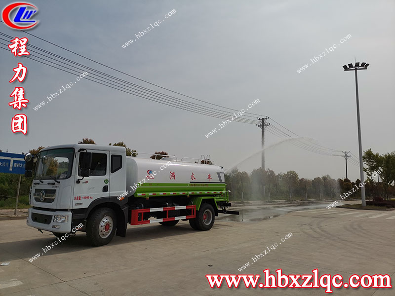 程力集團(tuán)東風(fēng)D9灑水車(chē)在線試車(chē)，發(fā)車(chē)前往山東青島客戶(hù)所在地