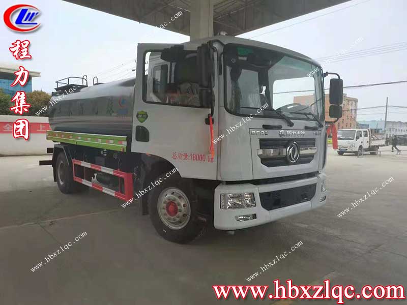 程力集團(tuán)東風(fēng)D9灑水車(chē)發(fā)車(chē)了，山東濰坊客戶(hù)夫妻倆開(kāi)上愛(ài)車(chē)回家啦