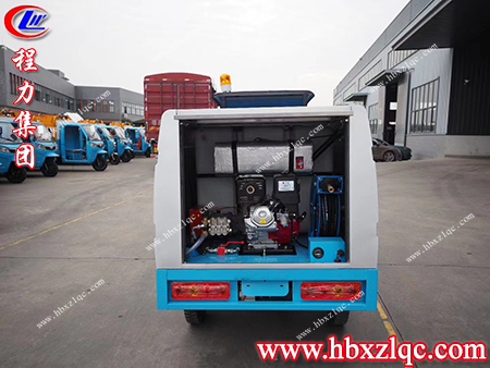 伸縮靈活，可360°旋轉(zhuǎn)，程力牌三輪高壓清洗車(chē)實(shí)現(xiàn)無(wú)死角清洗作業(yè)